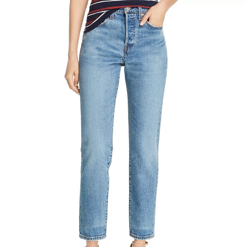Levi’s Wedgie Fit, Size 28, “These Dreams”